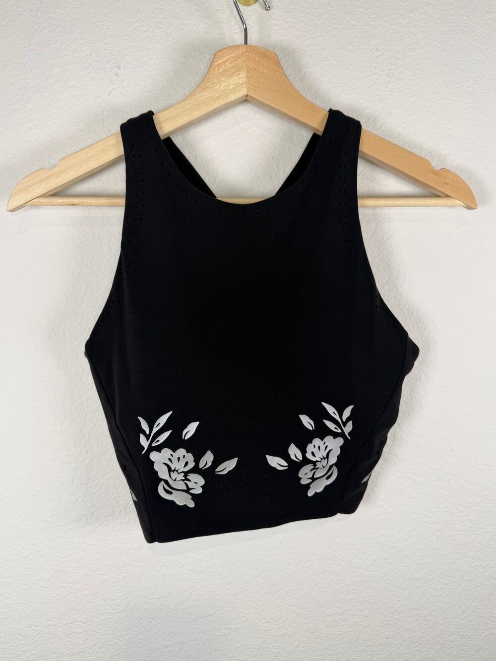 Athleta Conscious Eyelet Crop A-C Small Black Floral Racerback Sports Bra